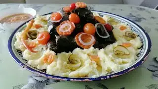 Долма или голубцы в виноградных листьях. Dolma or cabbage rolls in grape leaves.