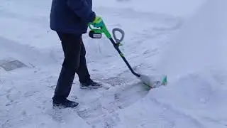 Расчищаем снег легко и быстро. Аккумуляторный бесщеточный снегоуборщик REDVERG RD-SB18-300BLC/U