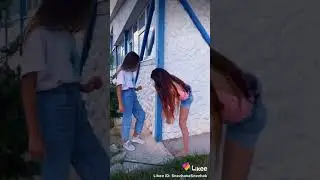 Как писают собаки Девушки показывают