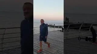 Толстые женщины в бассейне)