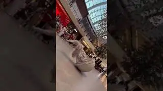 Девушка красиво танцует от Востока до Запада