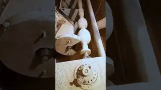 Делимся отрывком с нашего производства балясин #woodworking #дерево #деревяннаялестница #wood