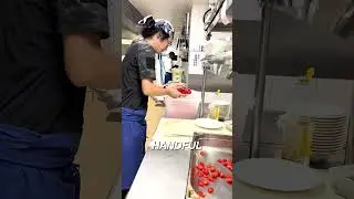 This is how you slice cherry tomatoes!