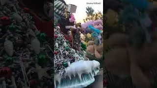 Santa Falls From His Sleigh During Disneyland's Christmas Parade 