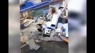 В порту Петропавловска с обвалившегося причала рухнул подъемный кран