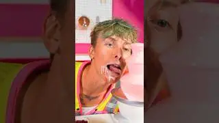 Cooking BLACK vs PINK dessert!🍦