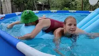 Swimming in the pool! Плаваем в бассейне!