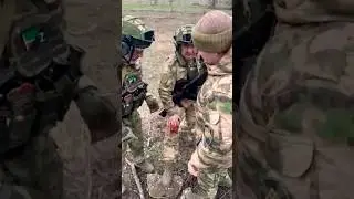 У друга моего в груди,бьётся братское сердце...