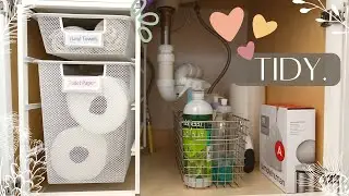 Clover Clips & A Tiny Little Bathroom Tidy