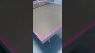 Черный стол.