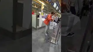 Ручная кладь-вечная проблема у лоукостеров. СмартАвиа заставляет нервничать клиентов на регистрации