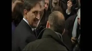 Ignazio La Russa strattona e minaccia un giornalista - marzo 2010