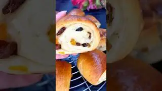 Пасхальные булочки с изюмом и сухофруктами #shorts  #пасхальныебулочки #домашняявыпечка