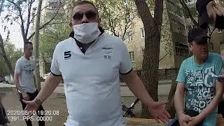 Драка с полицией на детской площадке