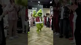 Новогоднее поздравление от Гринча на корпоративе в Тюмени