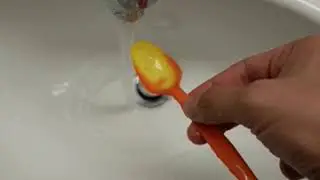 Spoon that changes color