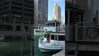 Chicago River Cruise - Must Do Boat Tour when visiting Chicago, Illinois #rivercruise #chicagoriver