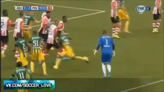Вратарь забивает пяткой на последней минуте матча!