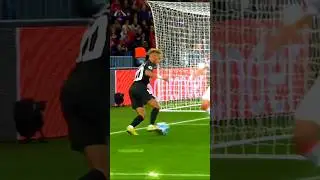 Neymar NUTMEGS Skill 🇧🇷🥶🔥 #footballskills #neymarjr #panna #soccerskills #ronaldo #cr7