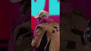 El abrazo perfecto para llevarse el premio a ‘Best Collab’  @taylorswift + @postmalone 🫂 #VMAs
