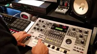 ✅ Roland MC 505 Groovebox:  Making a simple Beat in realtime