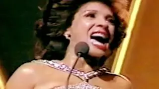 Shirley Bassey - Nobody Does It Like Me (1985 Live)