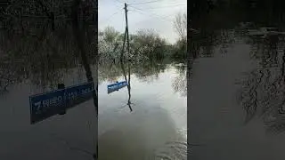 По затопленным дачам Уральска на лодке, воды тьма! 23 апреля, 2024г.