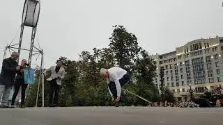 Поездка на самом маленьком велосипеде в мире