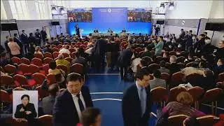 Женщина упала в обморок на встрече Досаева с населением