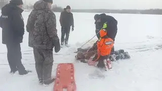 Началось! Рыбак провалился в полынью