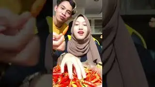 Makan cabe rawit