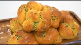 Easy Garlic Parmesan Knots