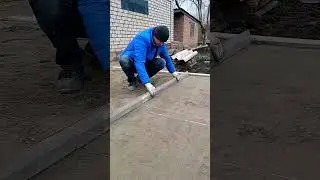 Укладка тротуарной плитки брусчатки старый город Laying paving tiles