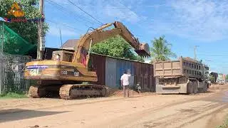 CATERPILLAR alerts the amazing skill to digging and transporting 