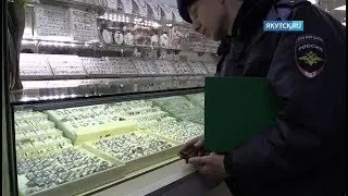 В Якутске продавец ювелирного магазина воровала товар, сдавая его в ломбард