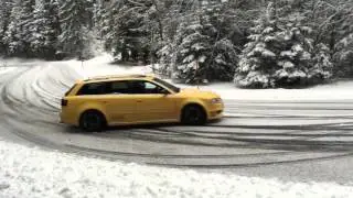 Audi RS4 Snow Drift