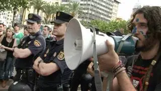 Violentos??  Manifestantes del 15 M provocan a la Policia en Valencia