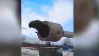Водонапорная башня упала на УАЗ