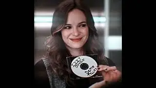 caitlin snow