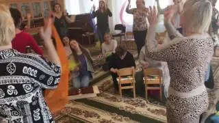 Разноцветные платья. Немецкая народная песня.