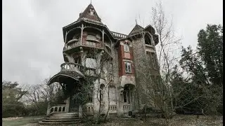 Abandoned mansion labyrinth