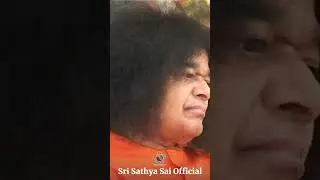 Sudha Raghunathan Singing Brochevarevarura in Bhagawan's Presence