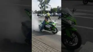 Ninja 300 burnout akrapovic screaming