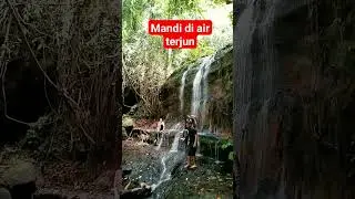 Mandi di air terjun 