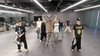 NCT 127 ‘삐그덕 (Walk)’ Dance Practice Behind the Scenes