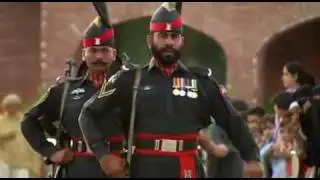 India Pakistan Wagah Attari Border Closing Ceremony.flv