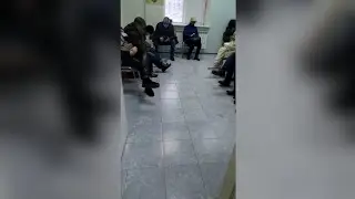 «Шла и плакала»: волгоградцы проводят по восемь часов в очереди к терапевту