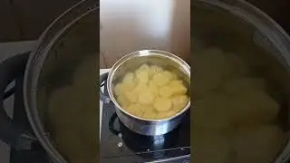 ВАРЮ КАРТОШКУ С ТУШЁНКОЙ