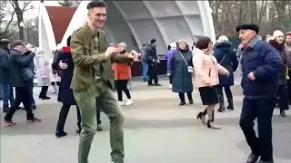 КВIТКА ТОБI РАССКАЖЕ ТАЙНУ ЗЕЛЕНИХ ГIР ! 23.12.2023 ЛЕОНИД ТАНЦУЕТ С ВНУКОМ И ВНУЧКОЙ ХАРЬКОВ