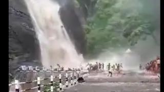 Tirunelveli Old Courtallam and Main falls flood scenes#trendingvideo #viralvideo